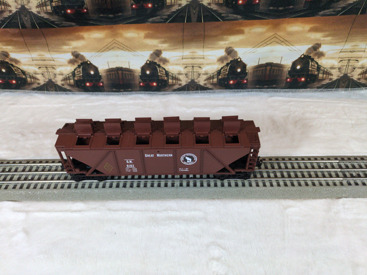 Lionel Great Northern 4-bay covered hopper