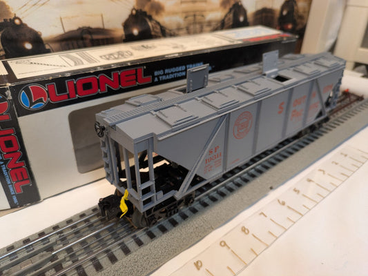 Lionel 6-19311 Southern Pacific gray covered hopper, three-quarter view with Lionel box behind