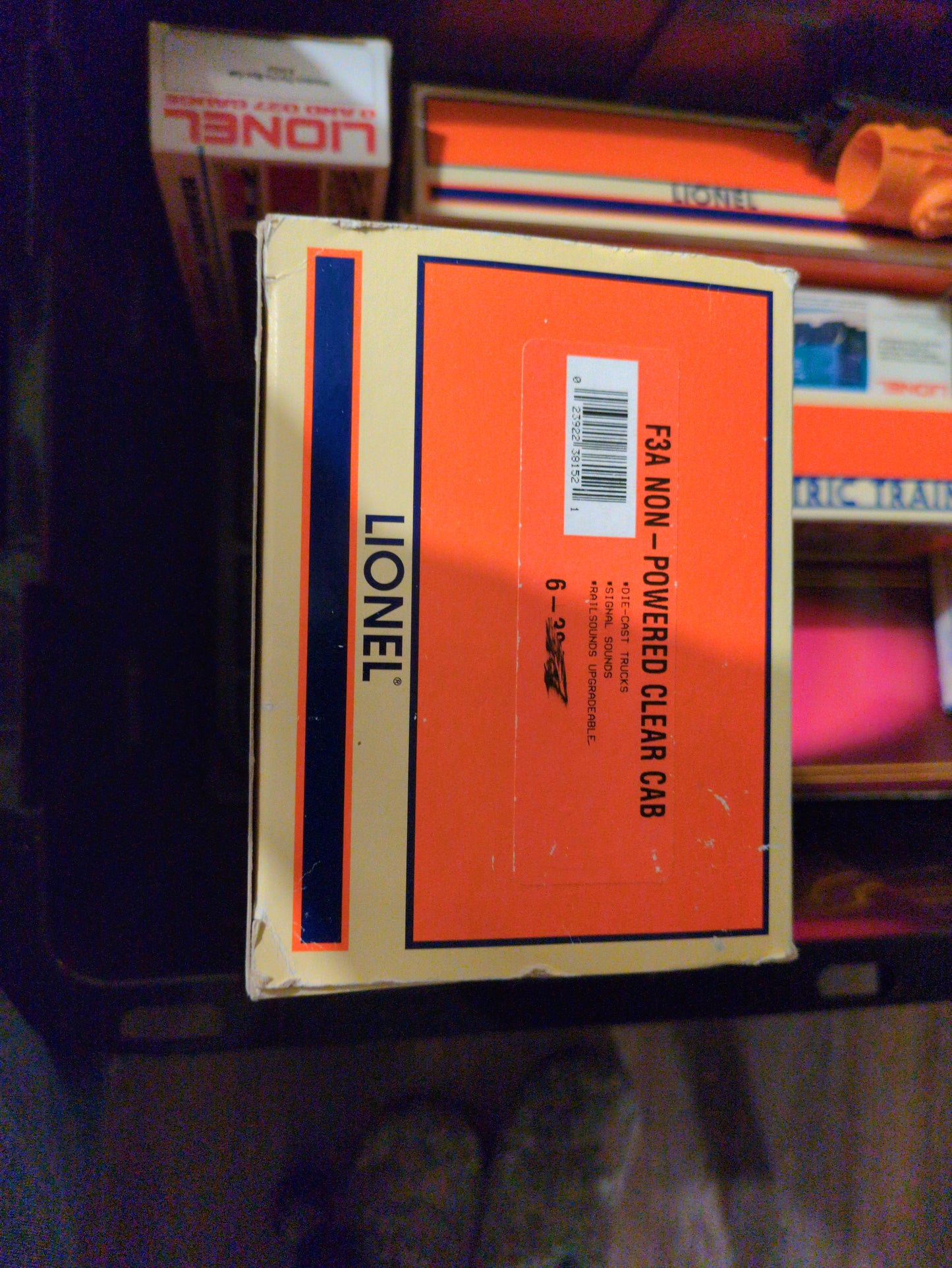 Lionel F3A powered clear cab 6-38151 and non-powered 6-38152 (023922381521