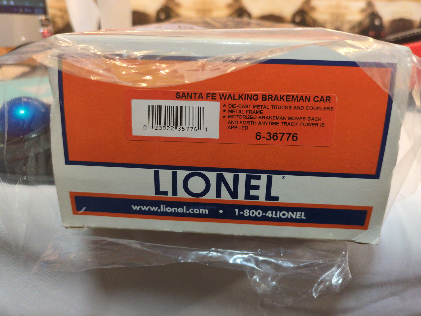 Lionel Santa Fe Walking Brakeman Boxcar 6-36776