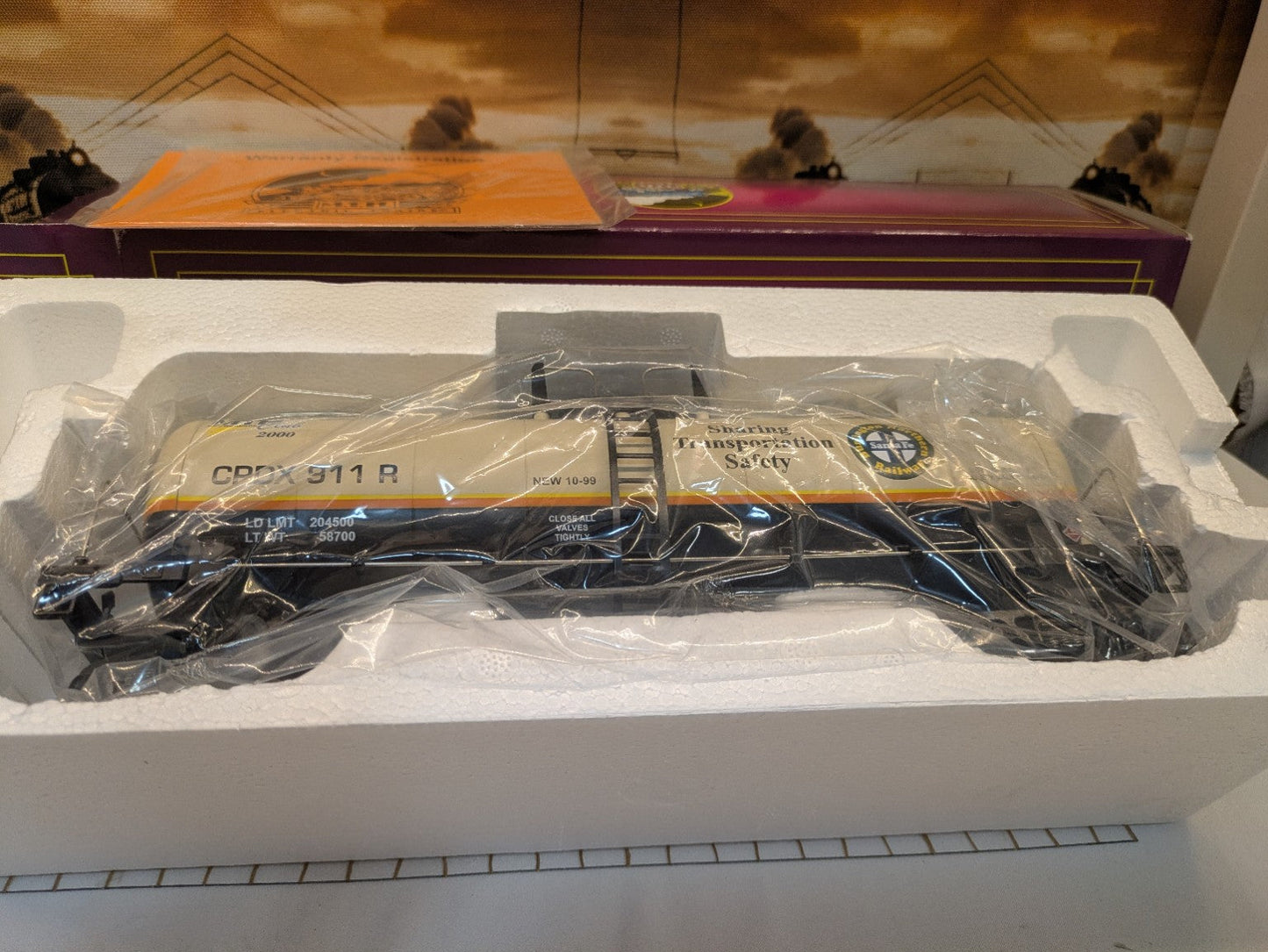 MTH 20-92014 tank car in original foam and plastic packaging