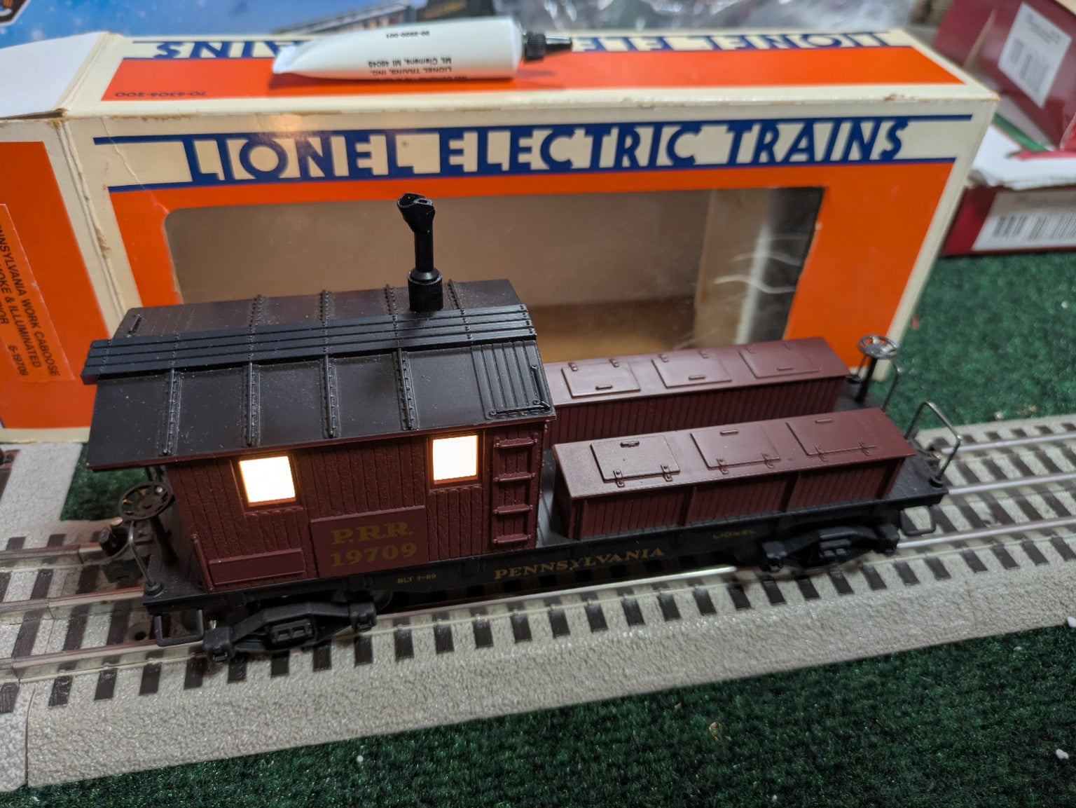 Lionel Pennsylvania Work Caboose 6-19709 illuminated side view