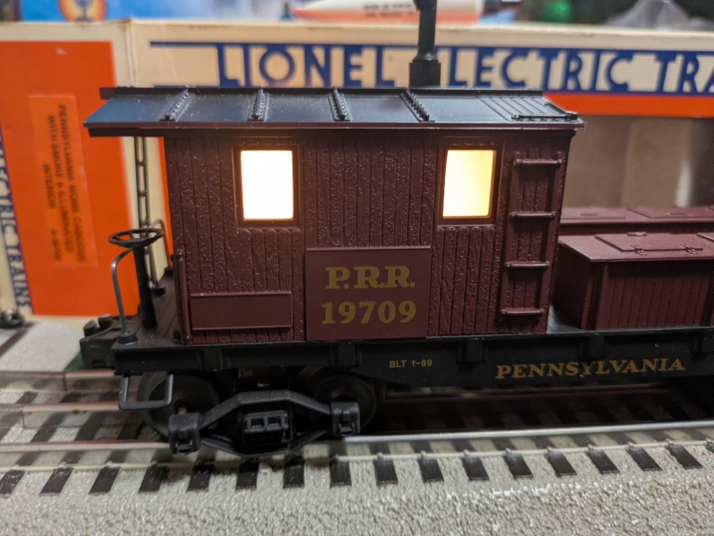 Lionel Pennsylvania Work Caboose 6-19709 illuminated road number detail