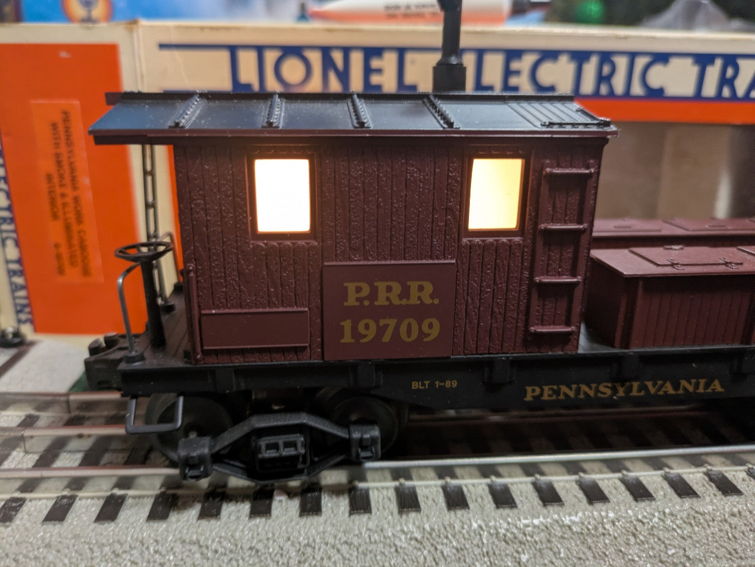Lionel Pennsylvania Work Caboose 6-19709 illuminated road number detail
