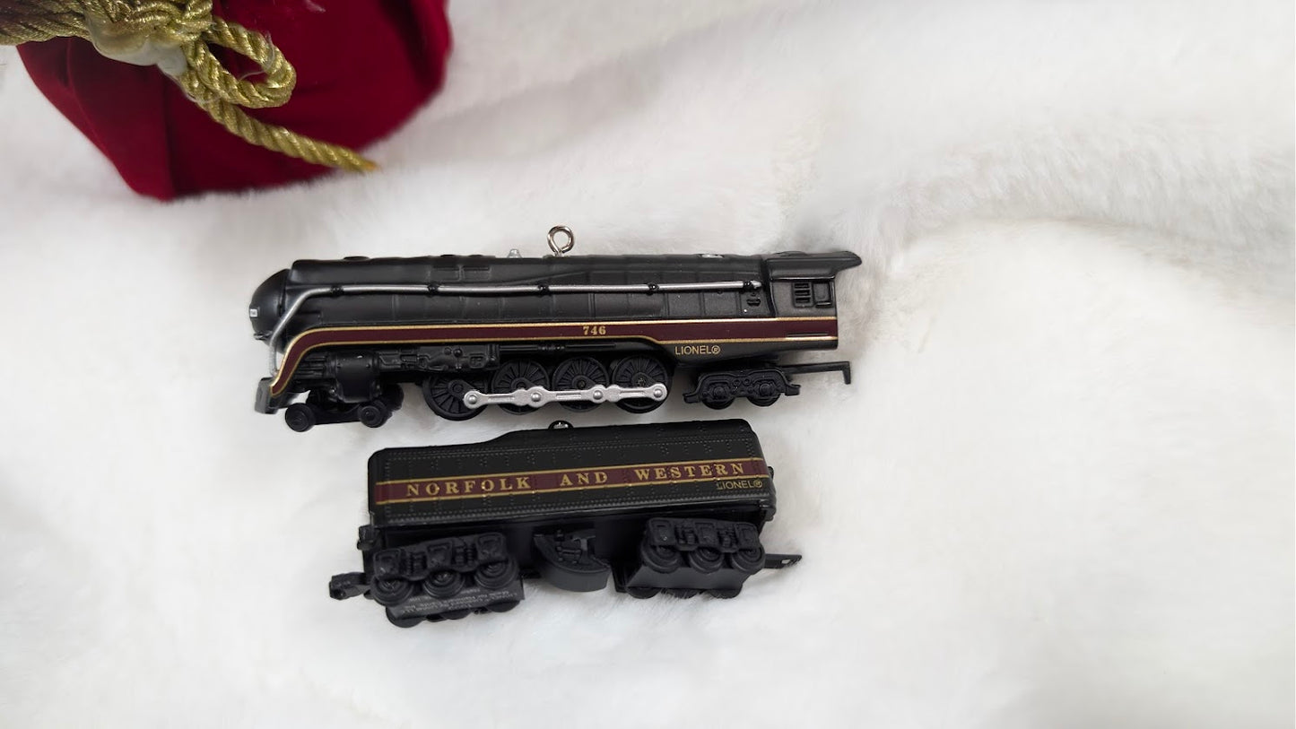 Hallmark Ornament · Norfolk & Western 400W/746 Tender (1999) No Box