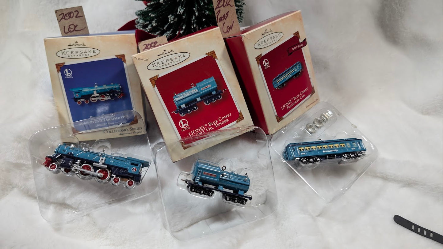 Hallmark Ornament · 400E Blue Comet Locomotive Only (2002)