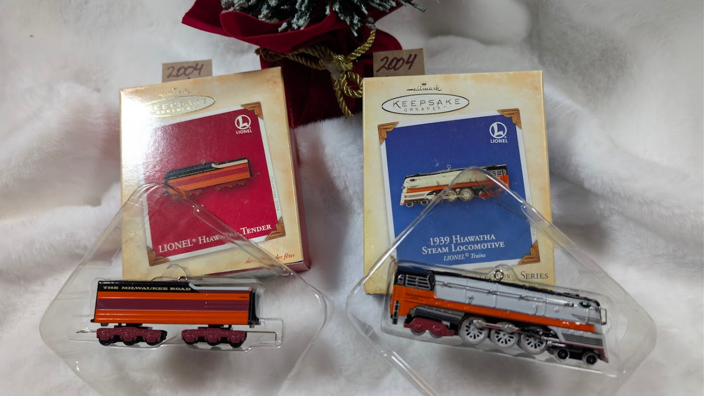 Hallmark Ornament · Milwaukee Road Hiawatha 1939 Steam Locomotive Only (2004)