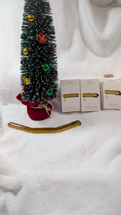 Hallmark Ornament · Union Pacific Streamliner Buffet Coach (2010)
