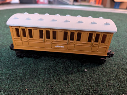 Lionel 6-83510 Thomas & Friends LionChief set, Annie coach side view
