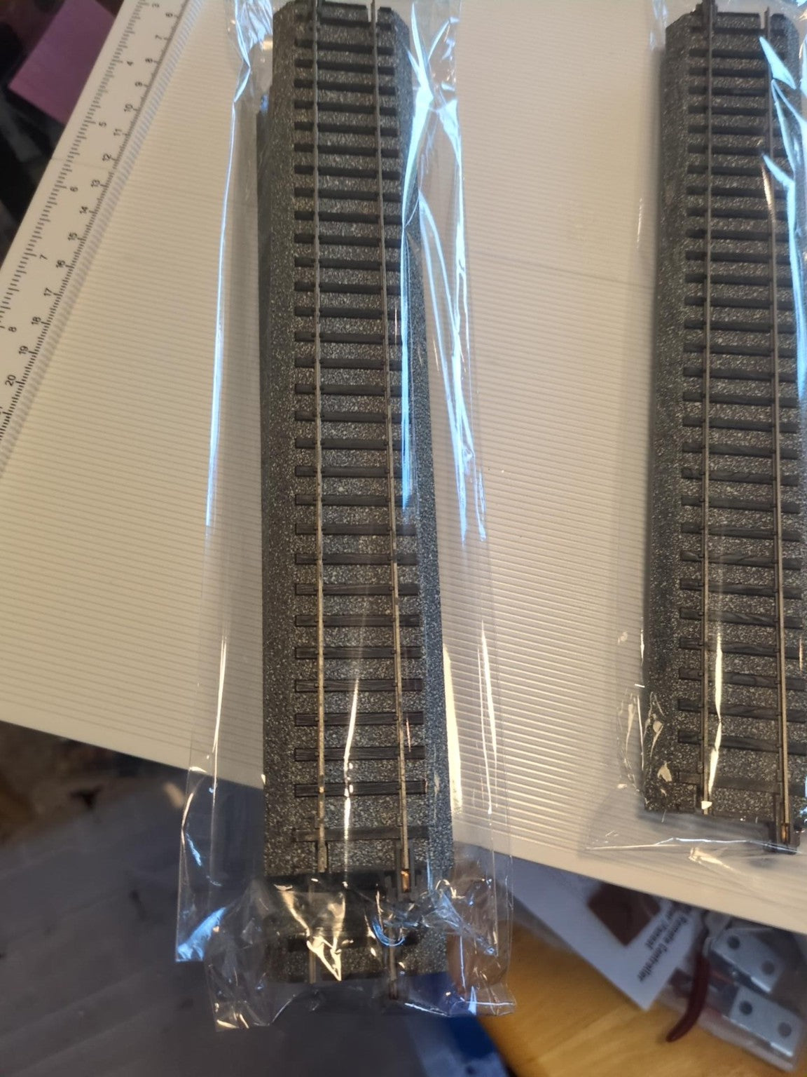 Loose Bachmann HO E-Z Track 9-inch straight sections