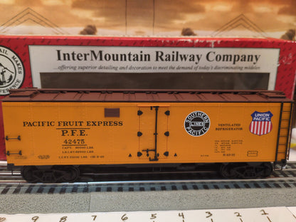 InterMountain 25302S Pacific Fruit Express refrigerator car 42475 side view