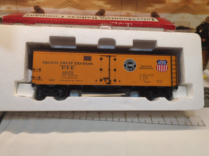 InterMountain 25302S Pacific Fruit Express refrigerator car 42475 in foam tray