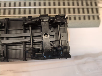 InterMountain 25302S Pacific Fruit Express refrigerator car 42475 second underbody and truck view