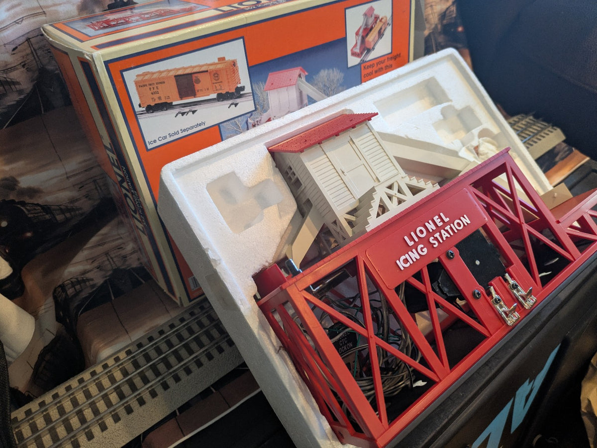 Lionel 6-14158 Icing Station in white foam insert with box and accessory components visible