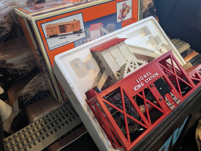 Lionel 6-14158 Icing Station in white foam insert with box and accessory components visible