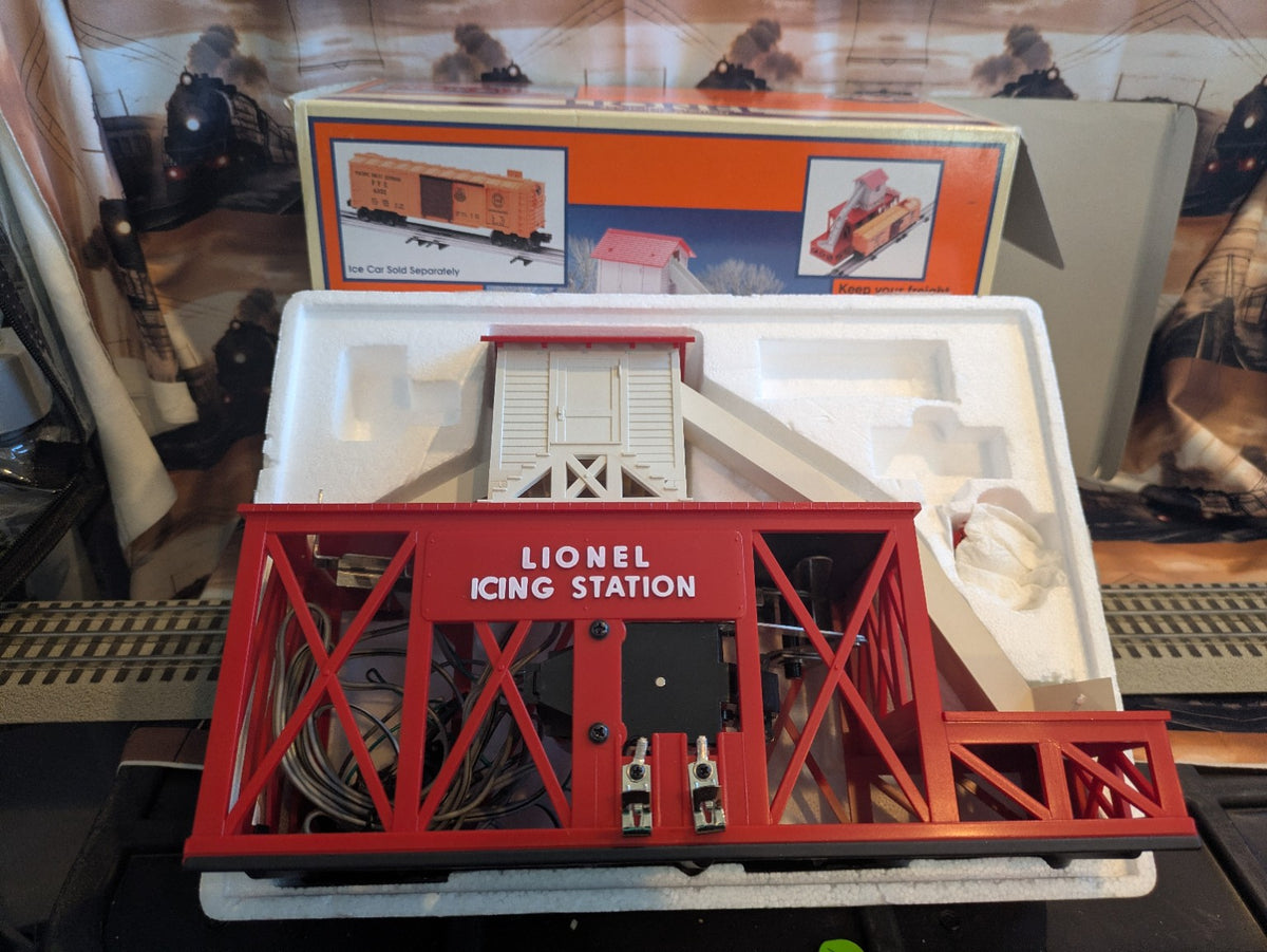 Lionel 6-14158 Icing Station front view resting in white foam packaging insert