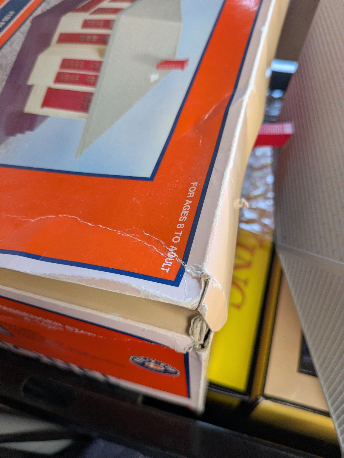 Lionel 6-14257 #133 Passenger Station box corner with crushed cardboard and creased top flap