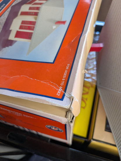 Lionel 6-14257 #133 Passenger Station box corner with crushed cardboard and creased top flap