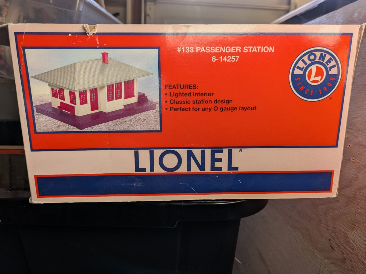 Lionel 6-14257 #133 Passenger Station box front showing Lionel branding, catalog number 6-14257, and product image