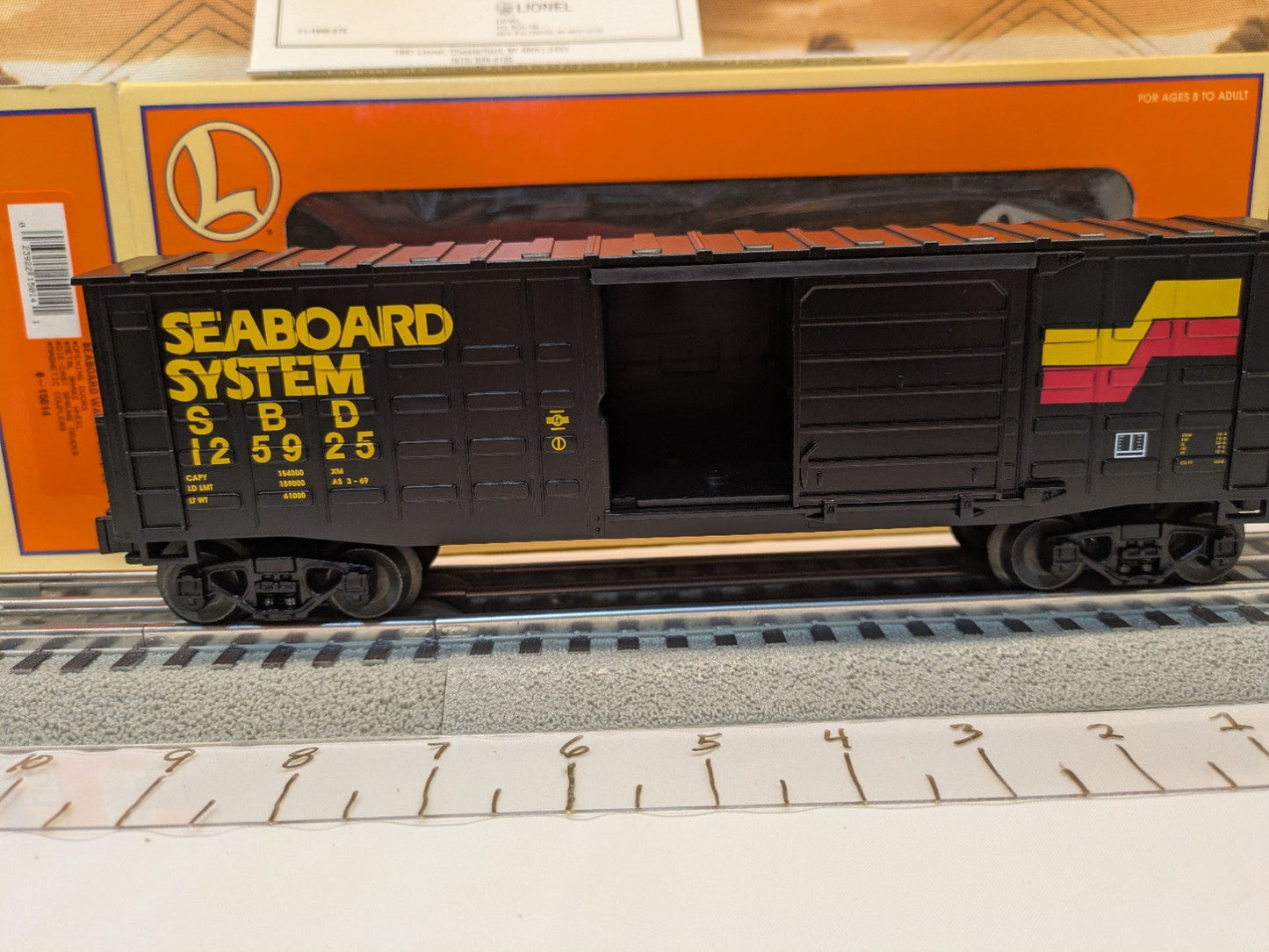 Lionel 6-15014 Seaboard System boxcar number 125925 with opening side door