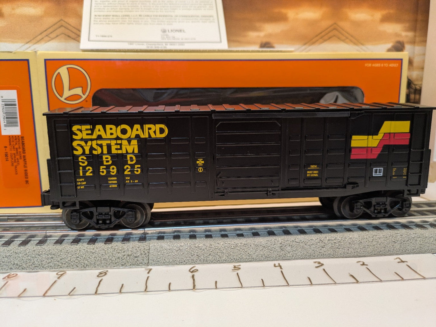 Lionel 6-15014 Seaboard System boxcar number 125925 side view