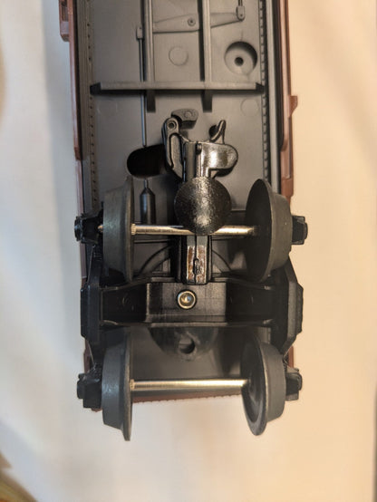 Lionel Atlantic Coast Line 6-16247 Boxcar underside truck and coupler detail