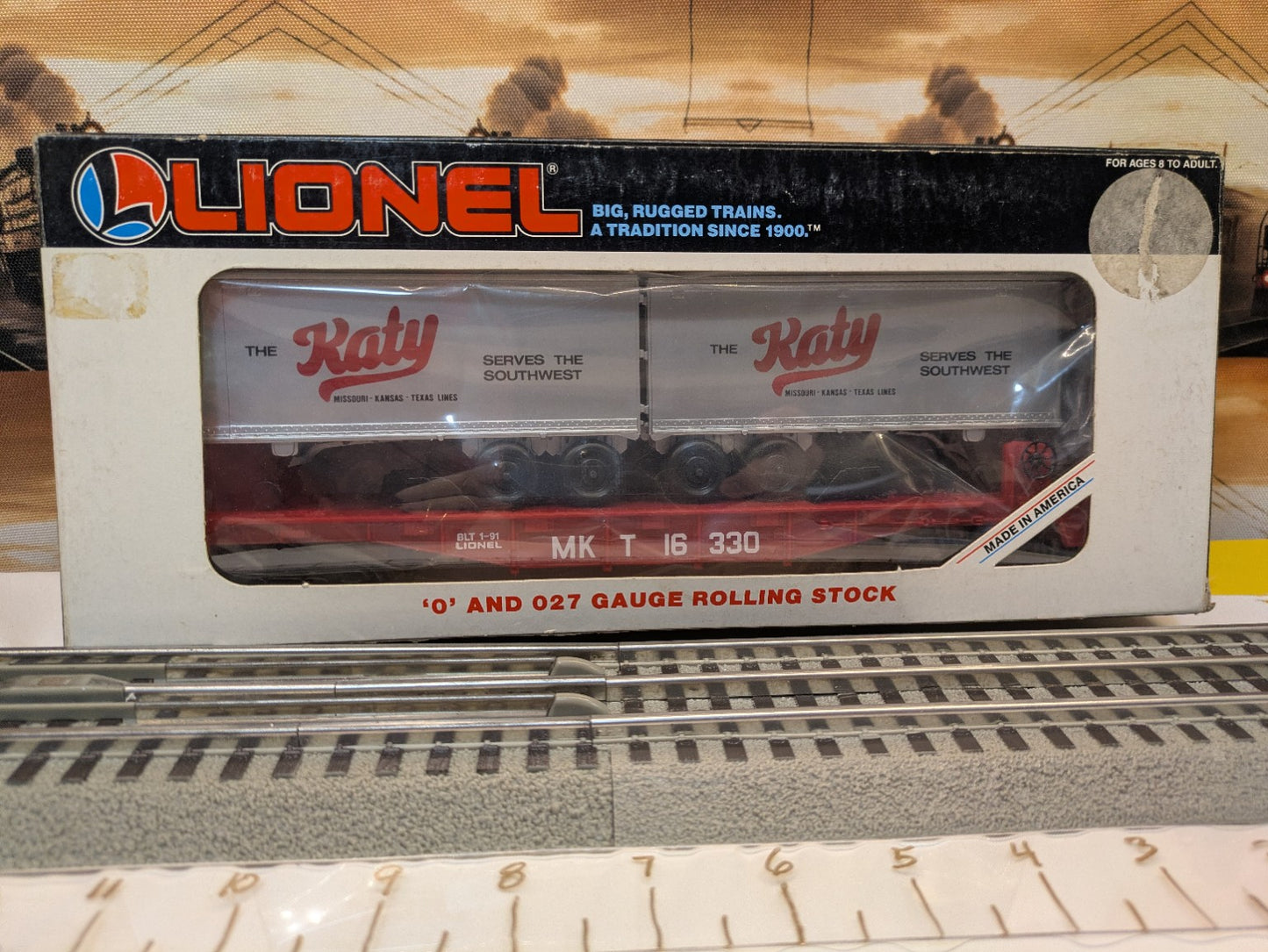 Front of original Lionel 6-16330 Katy flatcar with trailers box