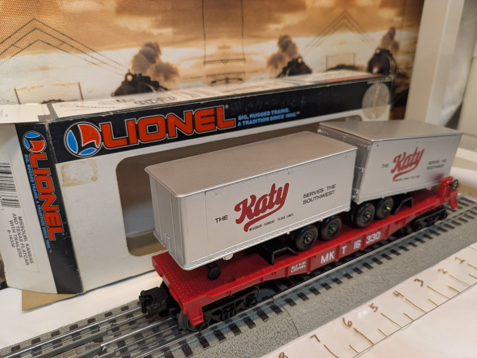 Lionel 6-16330 Missouri-Kansas-Texas Katy flatcar with two silver trailers