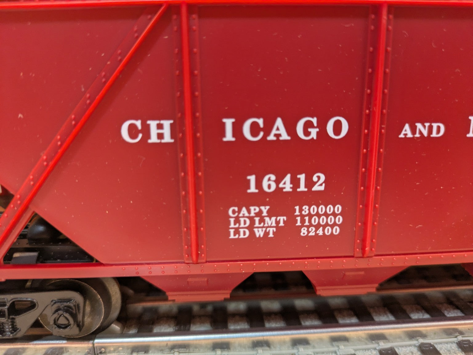 Chicago & North Western road number 16412 and capacity markings on Lionel covered hopper
