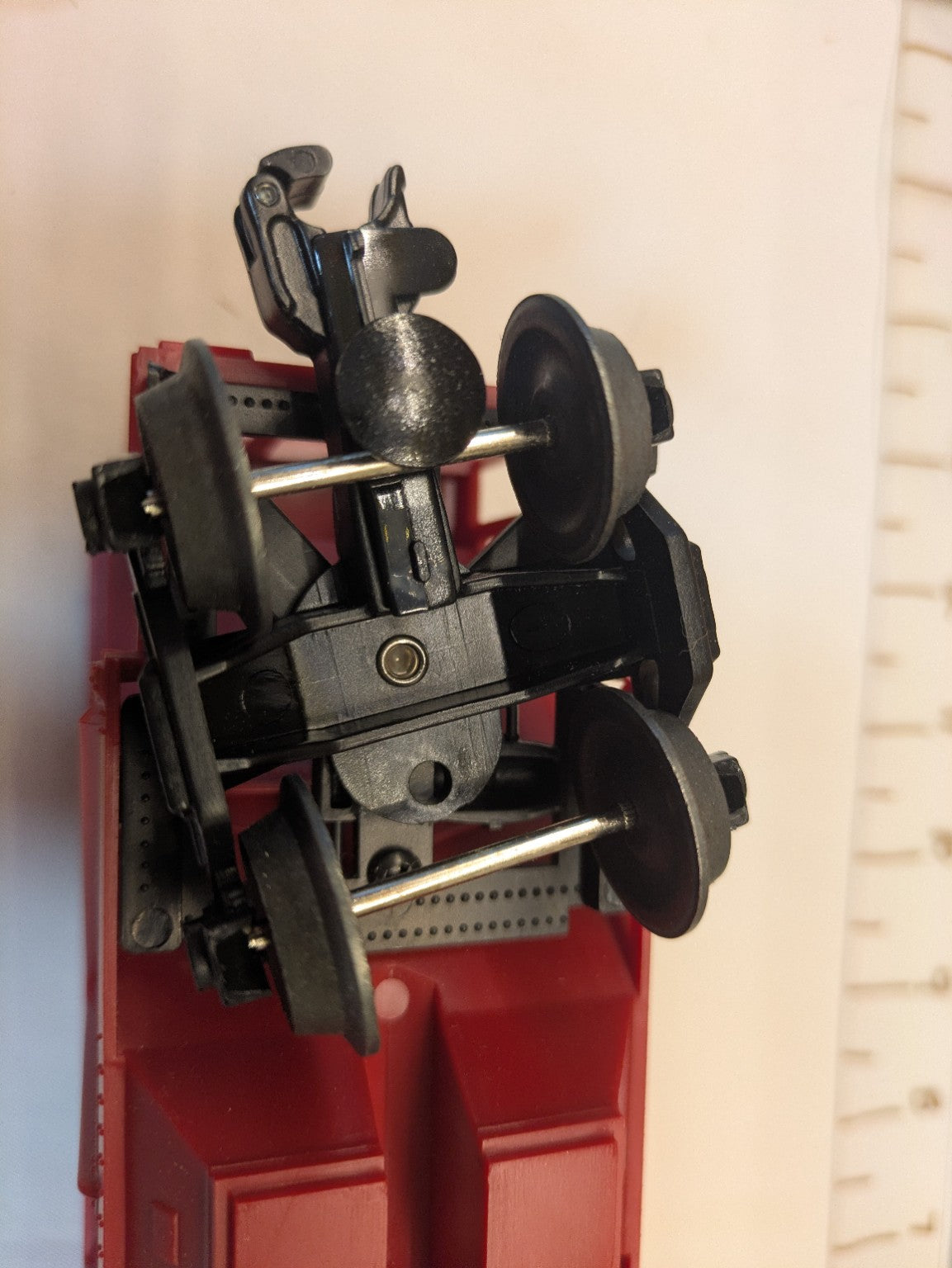 Second truck and operating coupler detail on Lionel covered hopper 6-16412