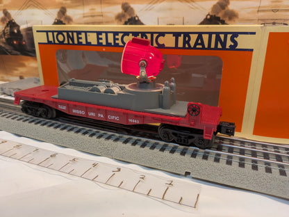 Lionel 6-16663 Missouri Pacific searchlight flatcar, red and gray, side view with searchlight and box