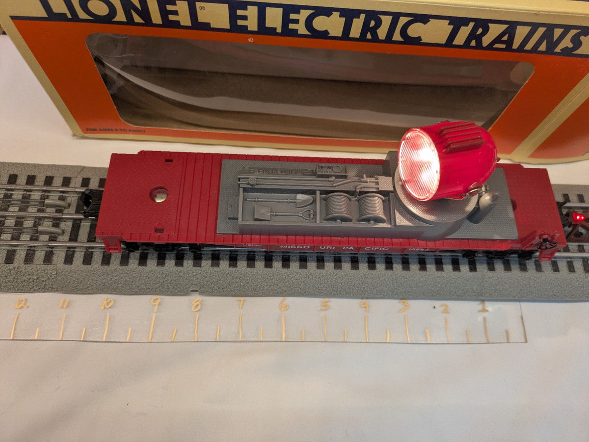 Lionel 6-16663 Missouri Pacific searchlight flatcar, top view with illuminated searchlight