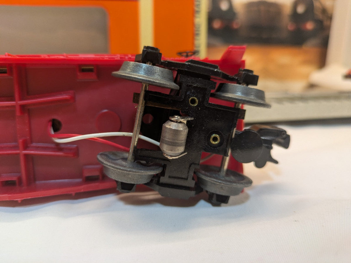 Lionel 6-16663 Missouri Pacific searchlight flatcar underside, truck and electrical pickup detail