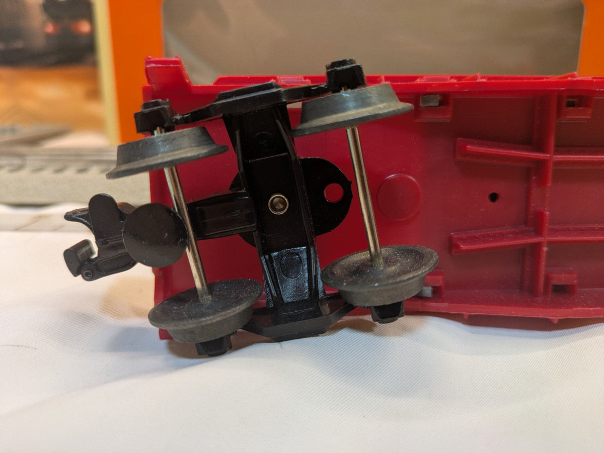 Lionel 6-16663 Missouri Pacific searchlight flatcar underside, truck and coupler detail