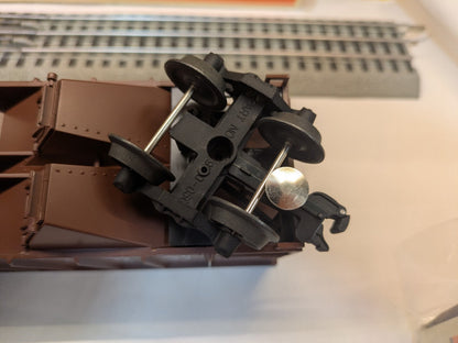 Lionel 6-17110 Union Pacific hopper truck and operating coupler detail