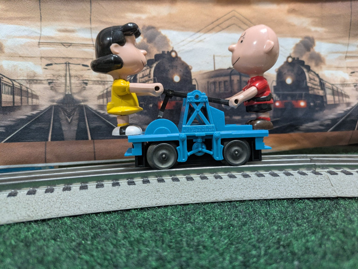 Lionel 6-18413 Charlie Brown and Lucy blue Hand Car, side view with figures