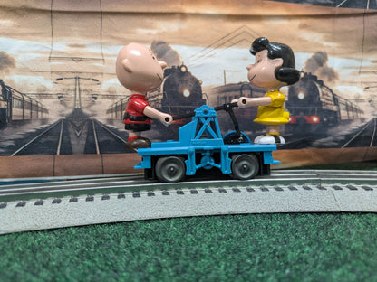 Lionel 6-18413 Charlie Brown and Lucy blue Hand Car, opposite side view with figures