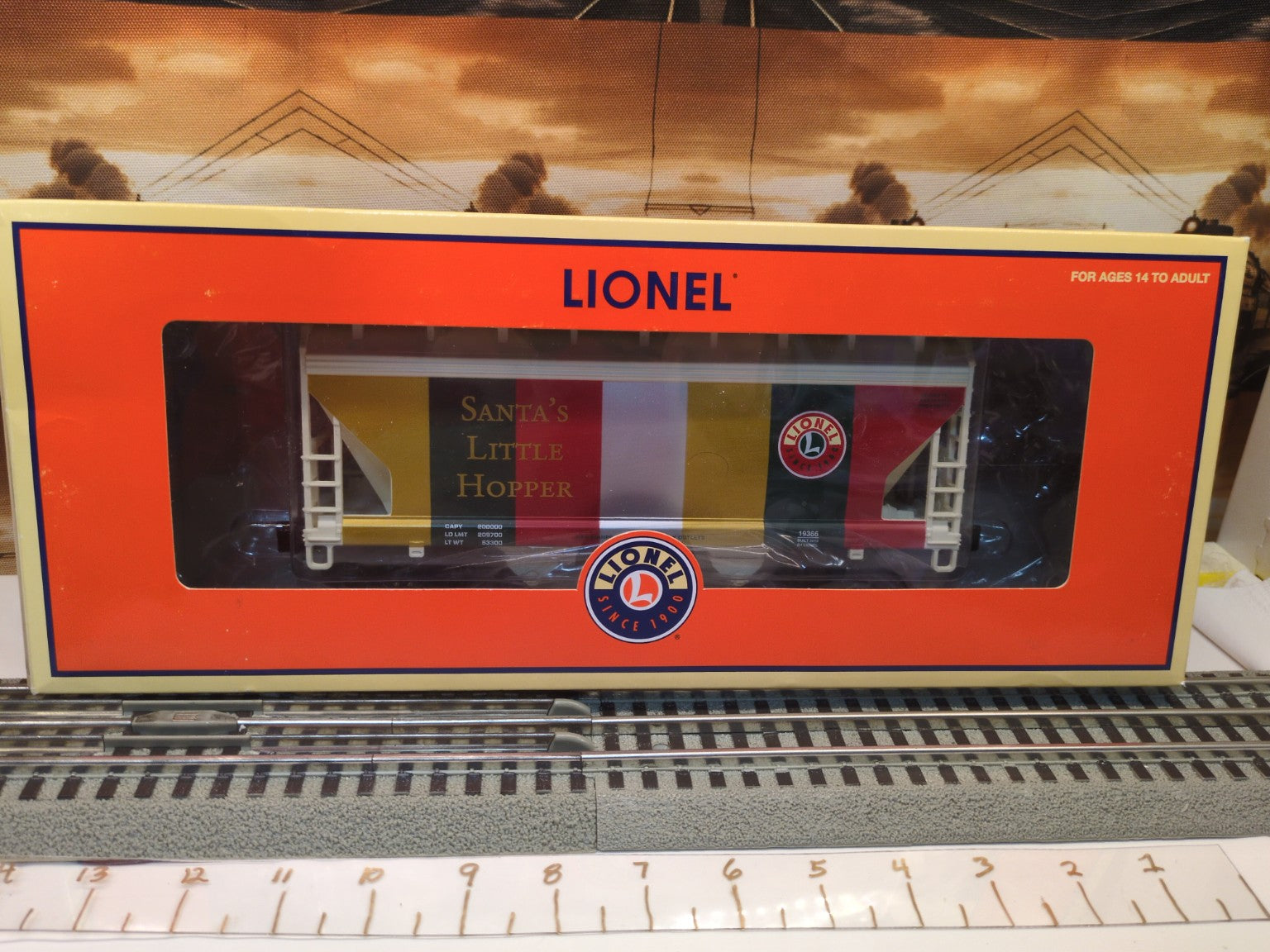 Lionel 6-19366 Santa’s Little Hopper displayed in a red and cream Lionel box