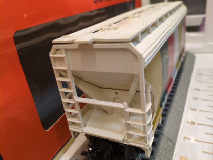 Lionel 6-19366 Santa’s Little Hopper end view showing white ladder and black coupler