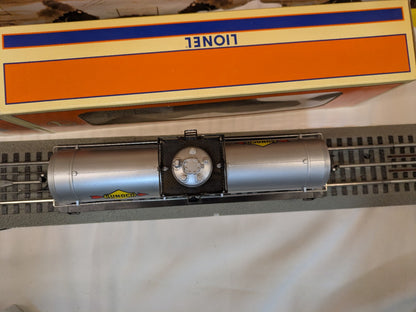 Lionel 6-19607 silver Sunoco one-dome tank car, top view showing dome and catwalk