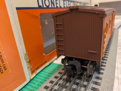 Lionel 6-19656 Milwaukee Road bunk car end view with operating coupler