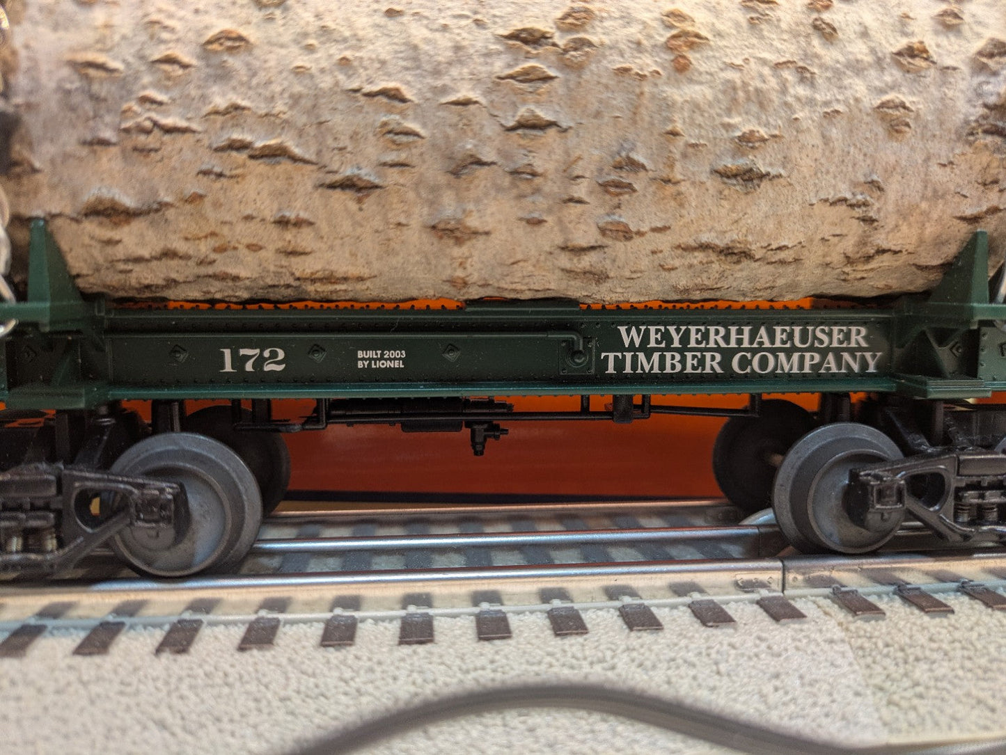 Lionel 6-29449 Weyerhaeuser Timber Company skeleton log car 172 side view