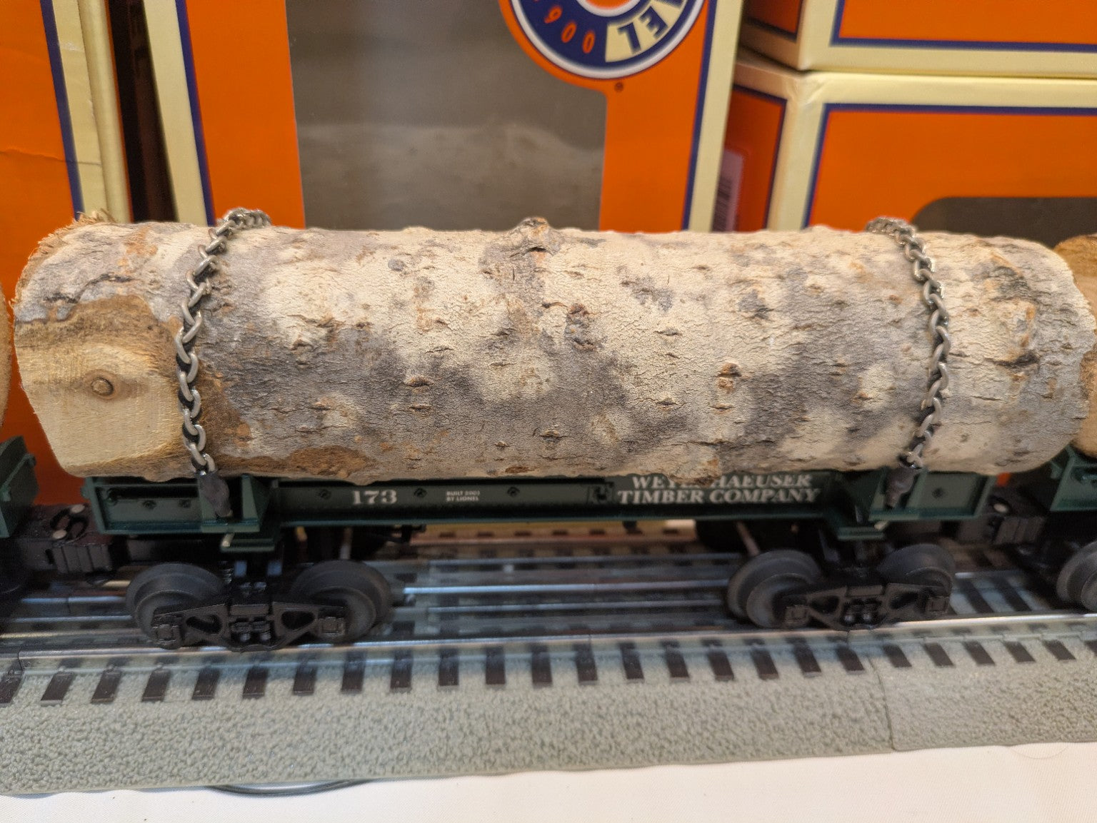 Lionel 6-29449 Weyerhaeuser Timber Company skeleton log car 173 side view