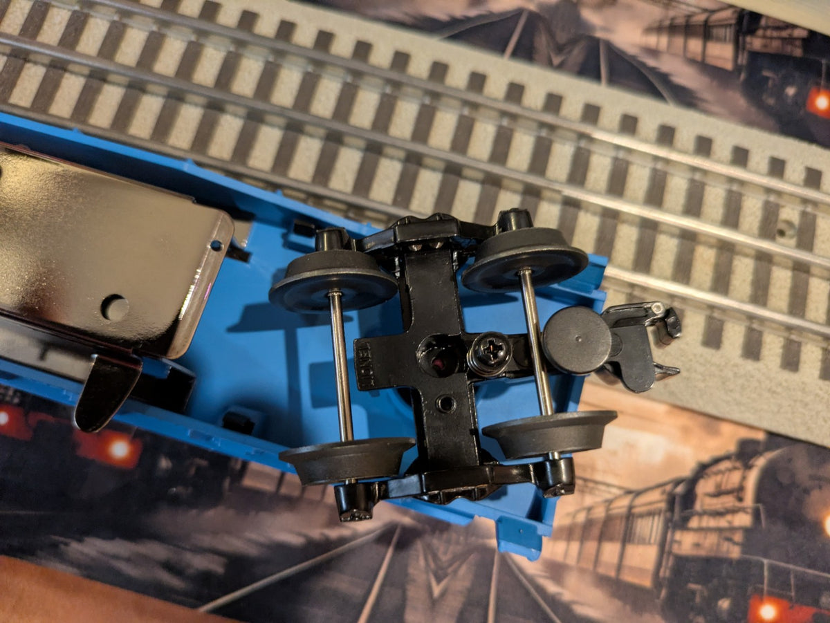 Underside detail of Lionel 6-29827 showing die-cast sprung truck and coupler