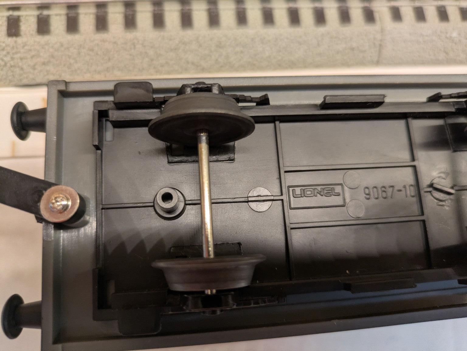 Lionel 6-36031 Troublesome Truck 2 underside and wheel detail