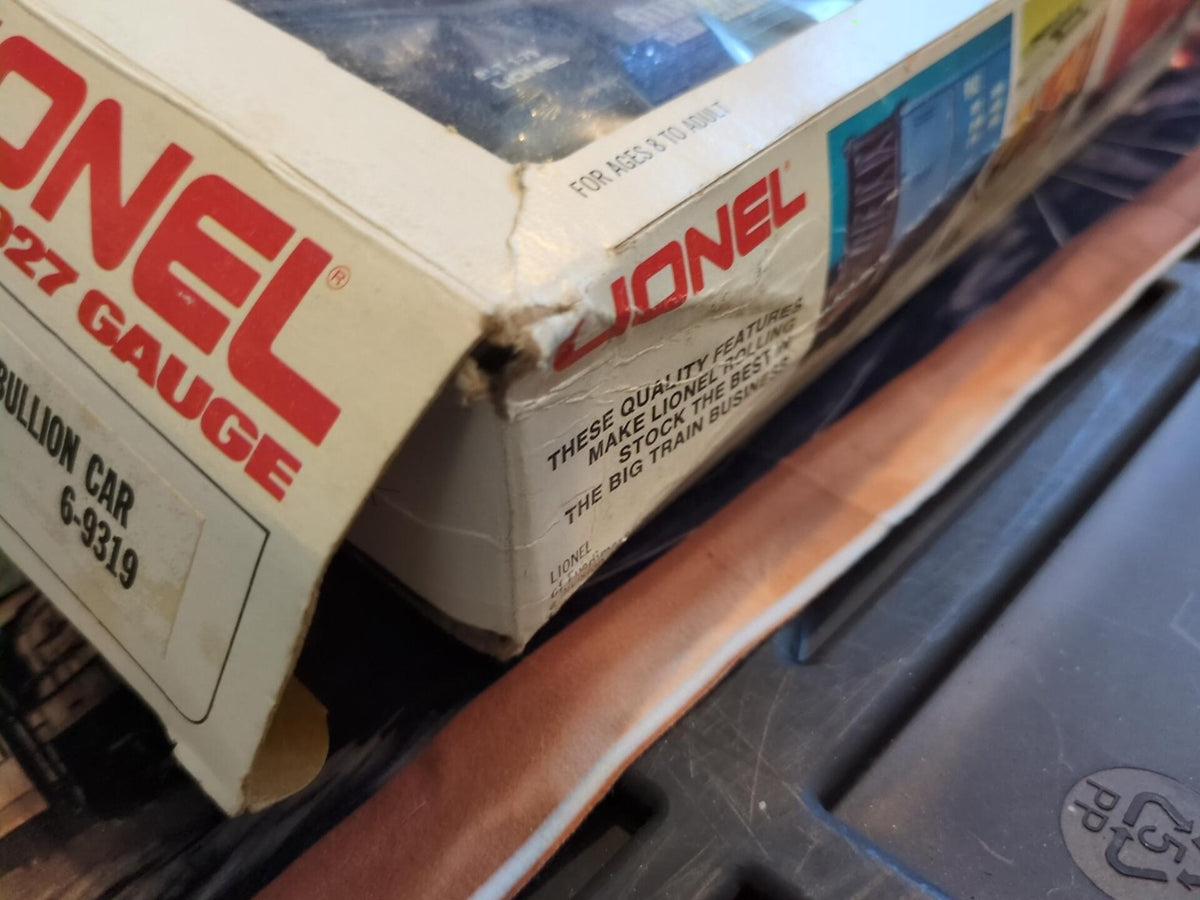 Lionel 6-9319 original box corner wear and tear detail