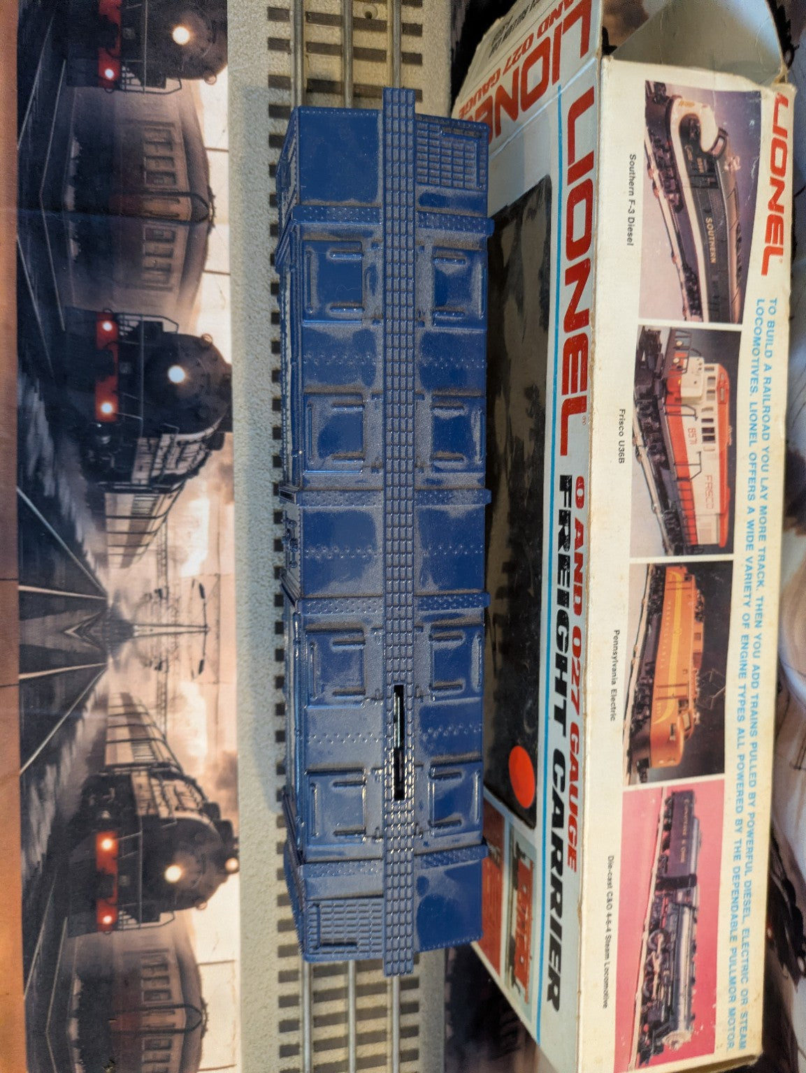 Lionel 6-9319 TCA Silver Jubilee bullion Mint Car, upper body and roof detail