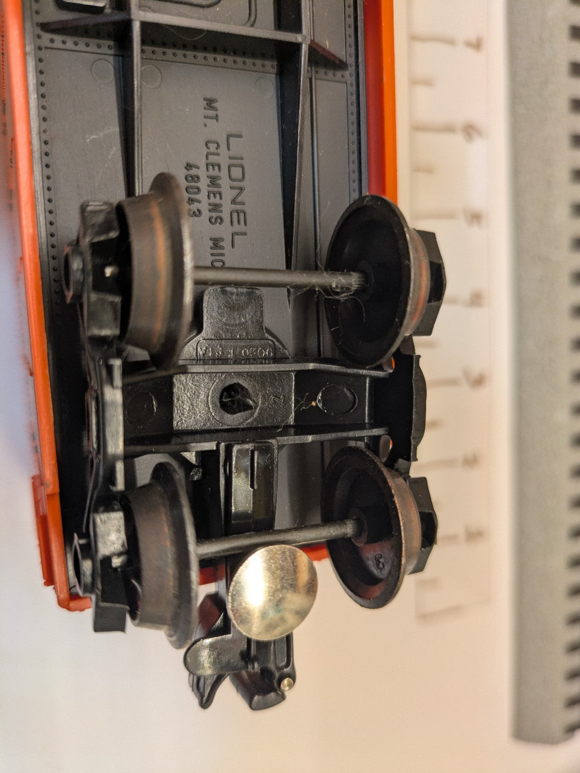 Lionel Illinois Central Hi-Cube Boxcar 6-9601 undercarriage and operating coupler detail