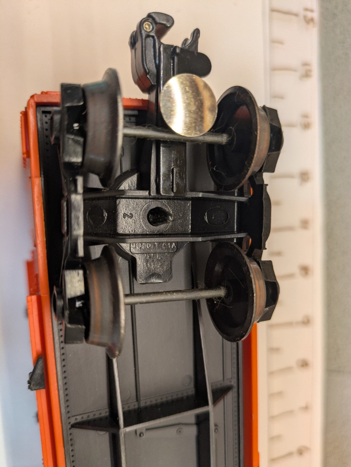 Lionel Illinois Central Hi-Cube Boxcar 6-9601 opposite undercarriage and operating coupler detail