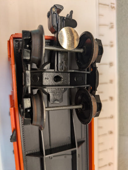 Lionel Illinois Central Hi-Cube Boxcar 6-9601 opposite undercarriage and operating coupler detail